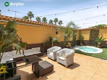 Chalet con piscina en venta en Calle Moctezuma