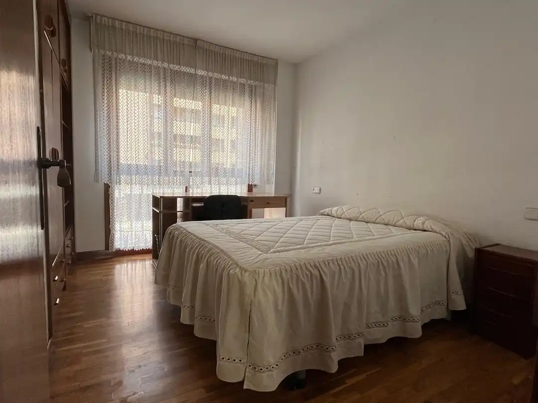 Habitación de Piso de alquiler en  Pamplona / Iruña con Calefacción, Terraza y Balcón