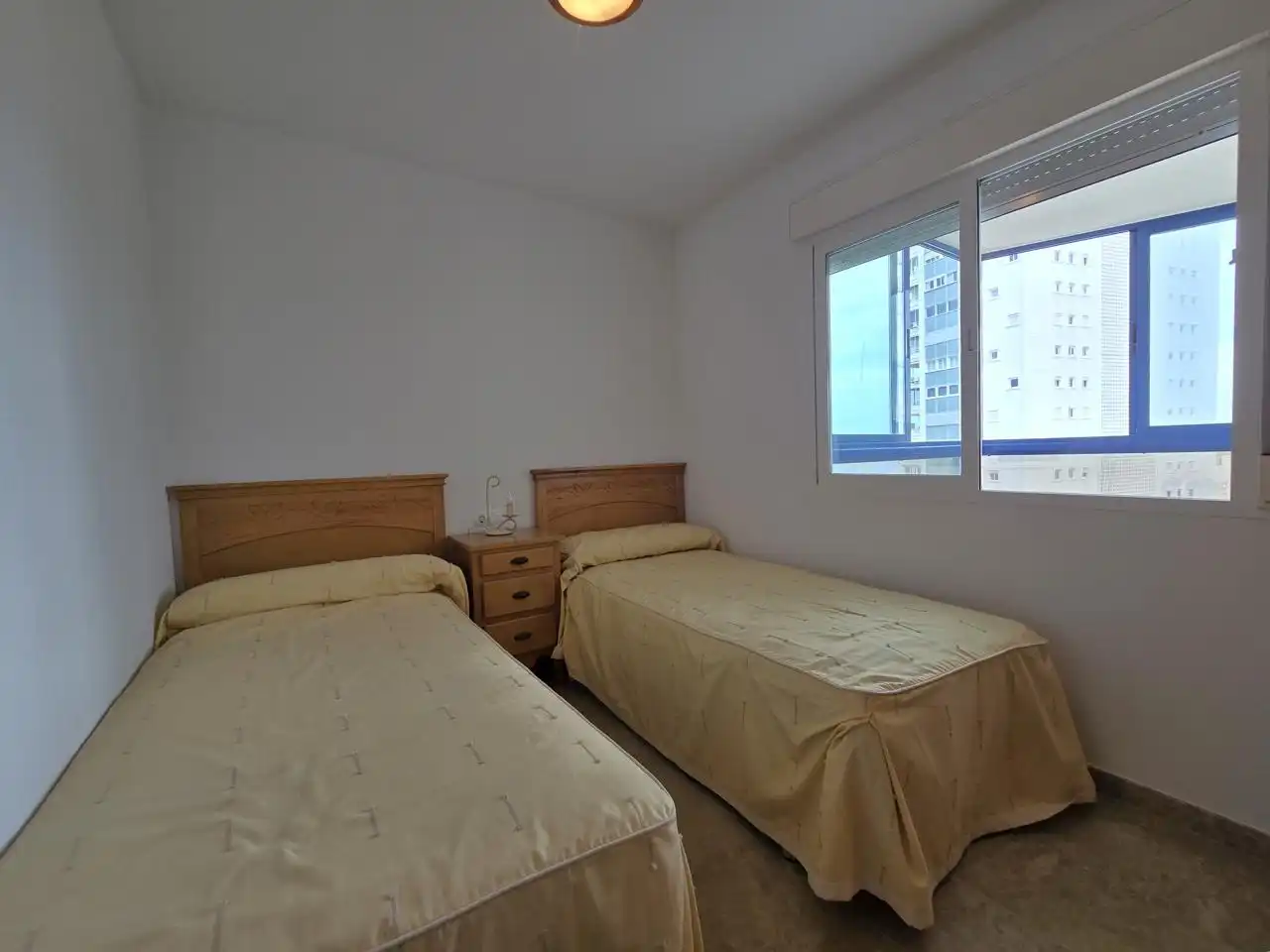 Habitación de Piso en venta en Benidorm con Aire acondicionado, Terraza y Piscina