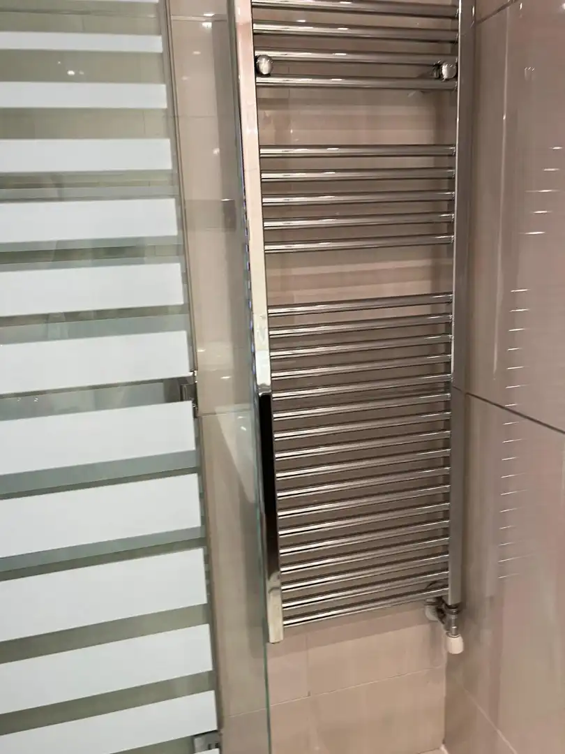 Bathroom of Attic for rent in Madrid  with Air Conditioner, Heating and Parquet flooring