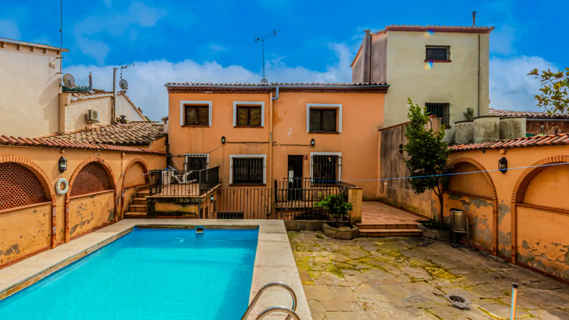 Vista exterior de Casa adosada en venta en Vacarisses con Piscina, Balcón y Alarma