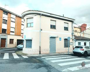 Vista exterior de Casa adosada en venda en Langreo amb Calefacció