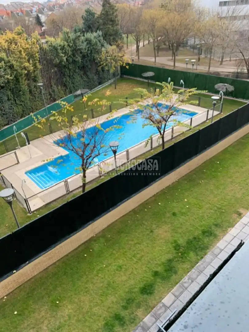 Piscina de Pis en venda en Valdemoro amb Piscina comunitària