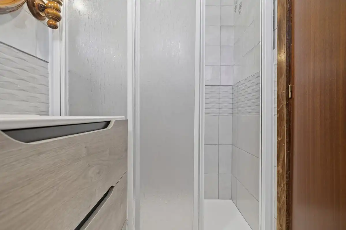 Badezimmer von Einfamilien-Reihenhaus zum Verkauf in Dos Hermanas mit Klimaanlage, Heizung und Terrasse