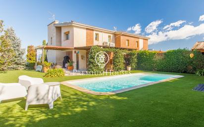 Vista exterior de Casa o xalet en venda en Vallromanes amb Jardí privat, Terrassa i Traster