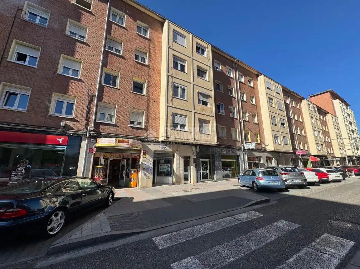 Vista exterior de Piso en venta en Palencia Capital con Calefacción y Parquet