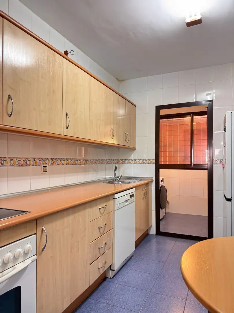 Cuina de Apartament en venda en Roquetas de Mar amb Aire condicionat, Terrassa i Piscina comunitària