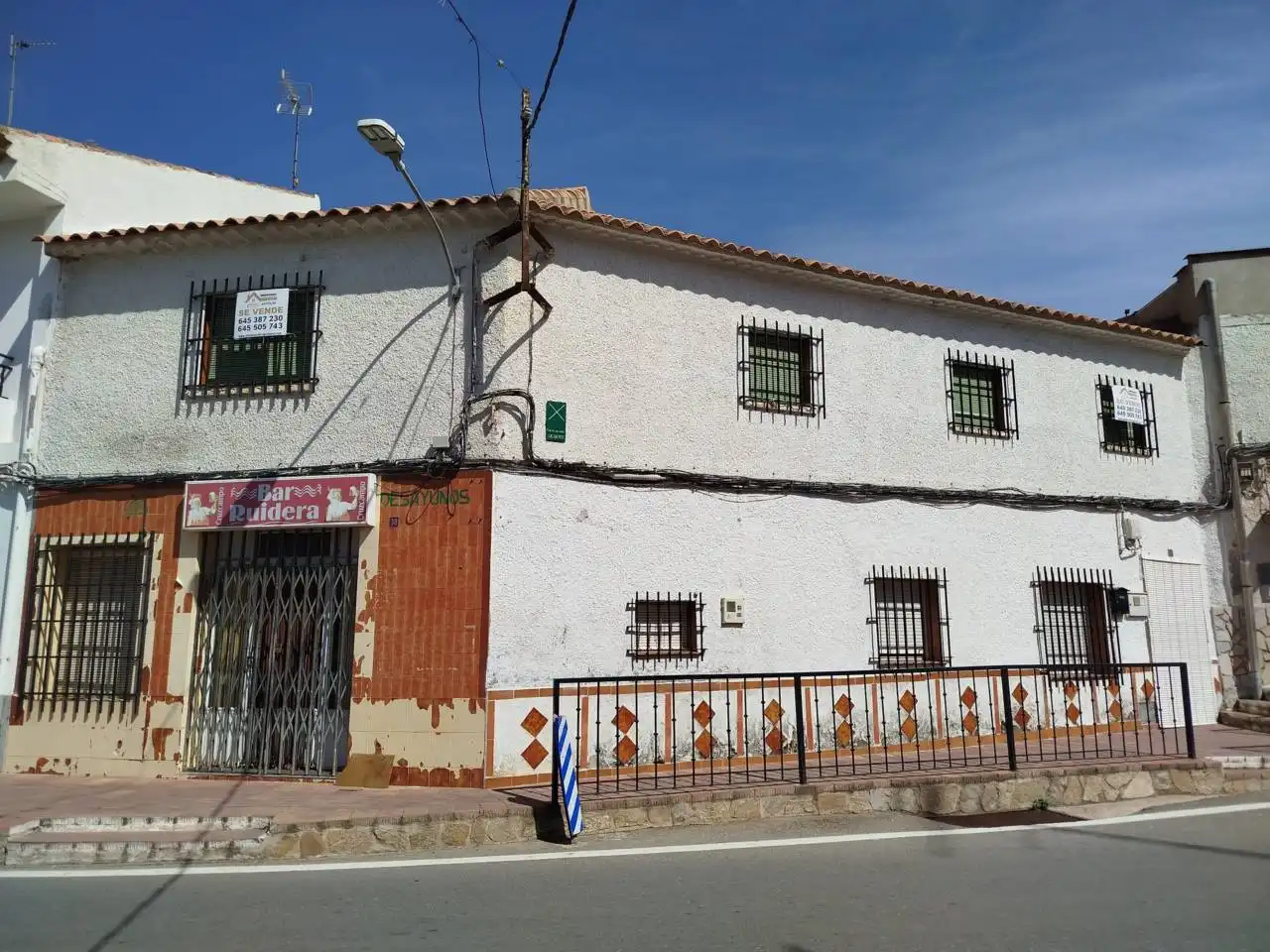 Vista exterior de Casa o chalet en venta en Alhambra con Calefacción y Terraza