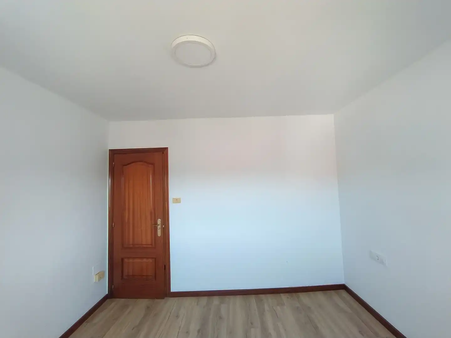 Schlafzimmer von Wohnung zum Verkauf in Vigo  mit Heizung, Parkett und Möbliert
