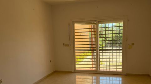 Foto 3 de Piso en venta en Urbanizacion Vistamar, El Zabal - Santa Margarita, La Línea de la Concepción