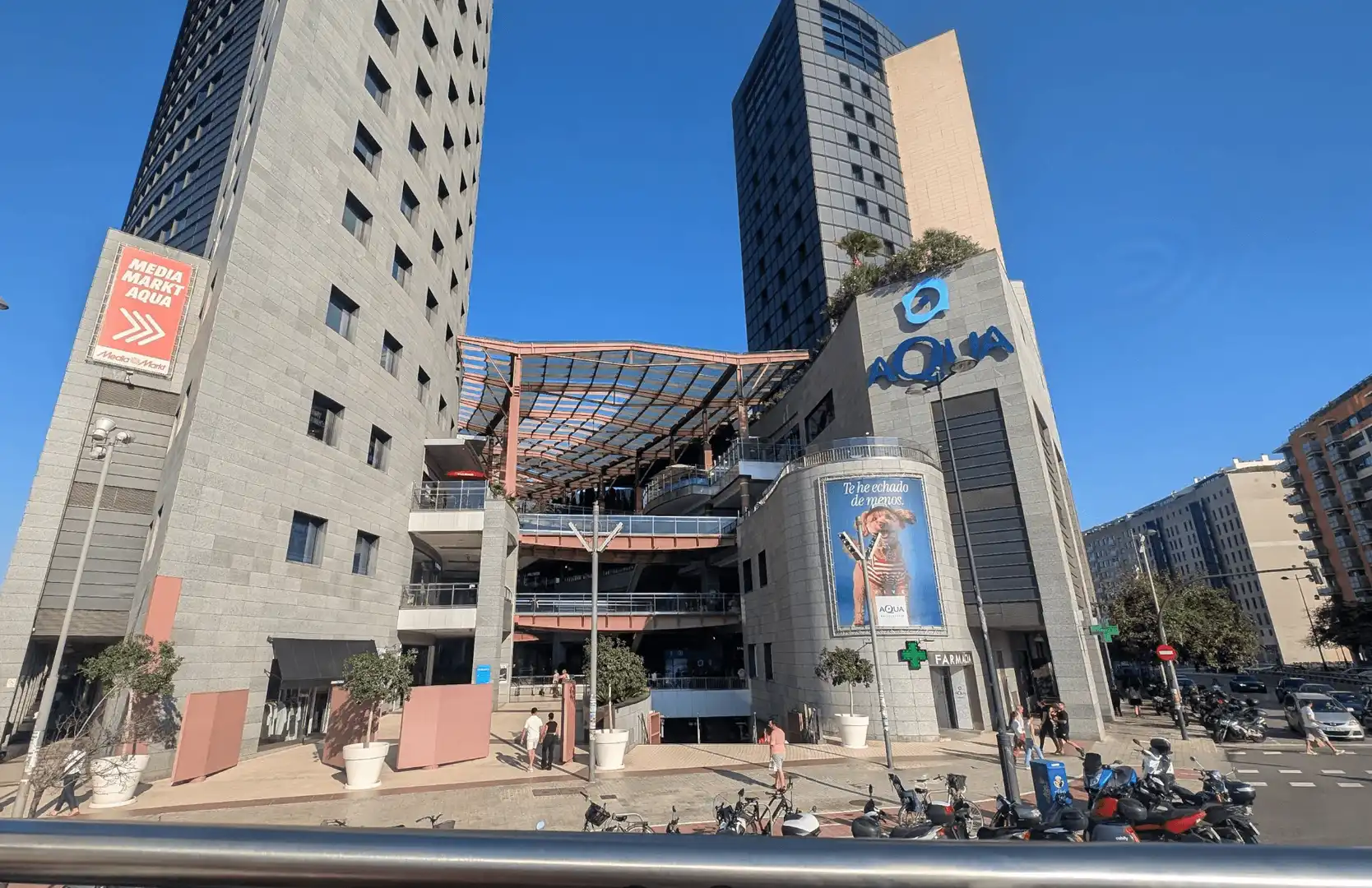 Vista exterior de Piso en venta en Valencia con Aire acondicionado, Trastero y Piscina