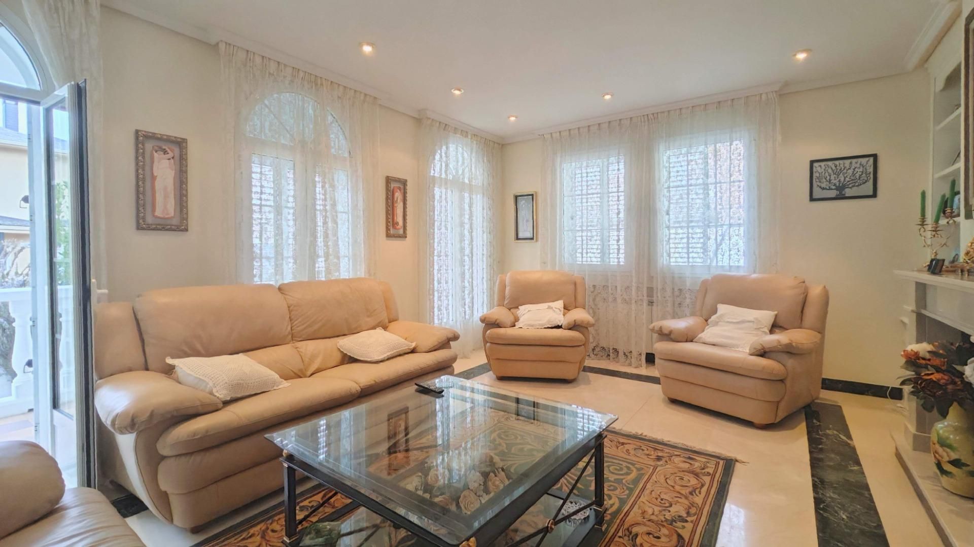 Sala d'estar de Casa o xalet en venda en Guadarrama amb Jardí privat, Terrassa i Traster