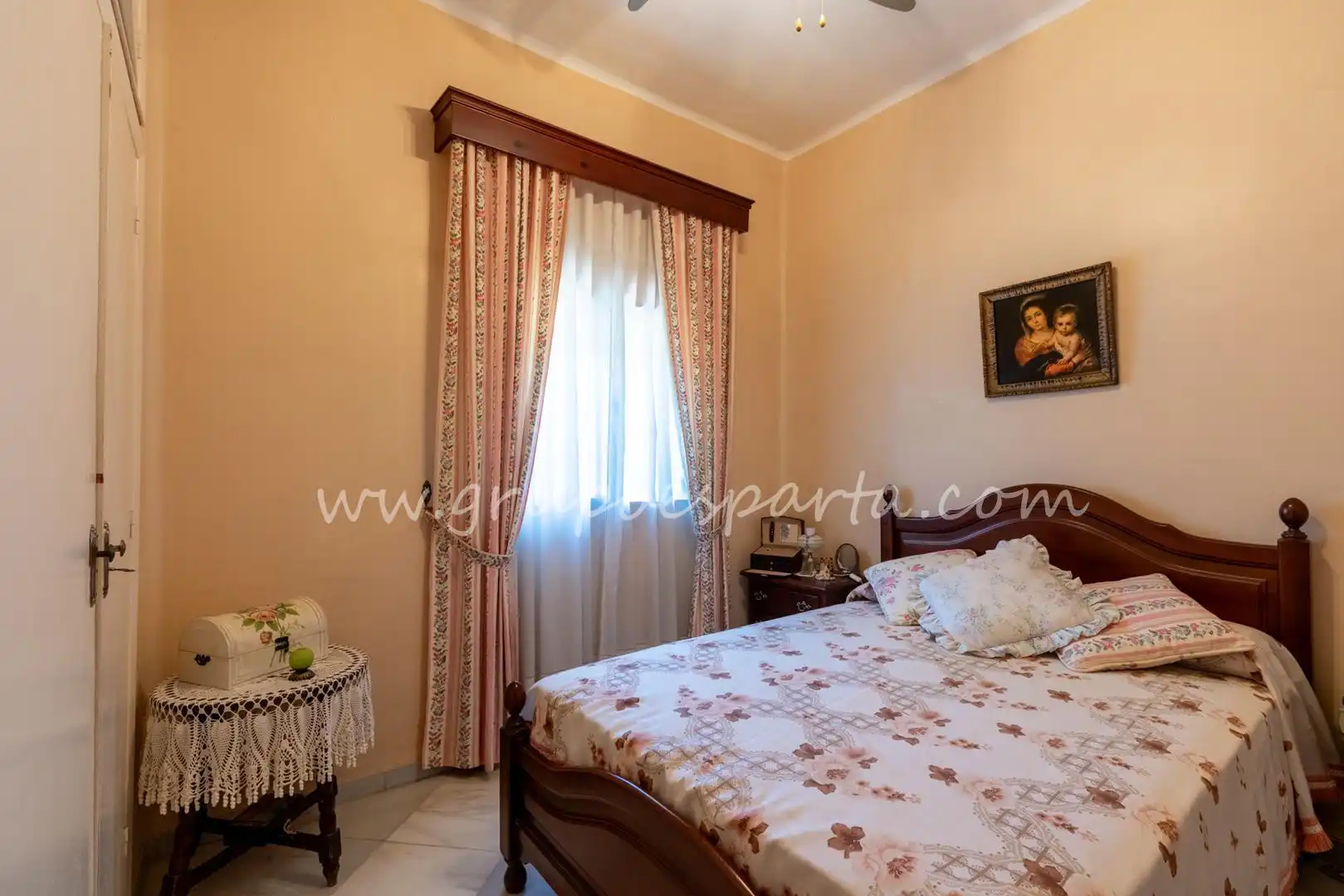 Dormitori de Casa o xalet en venda en Espartinas amb Aire condicionat, Jardí privat i Terrassa