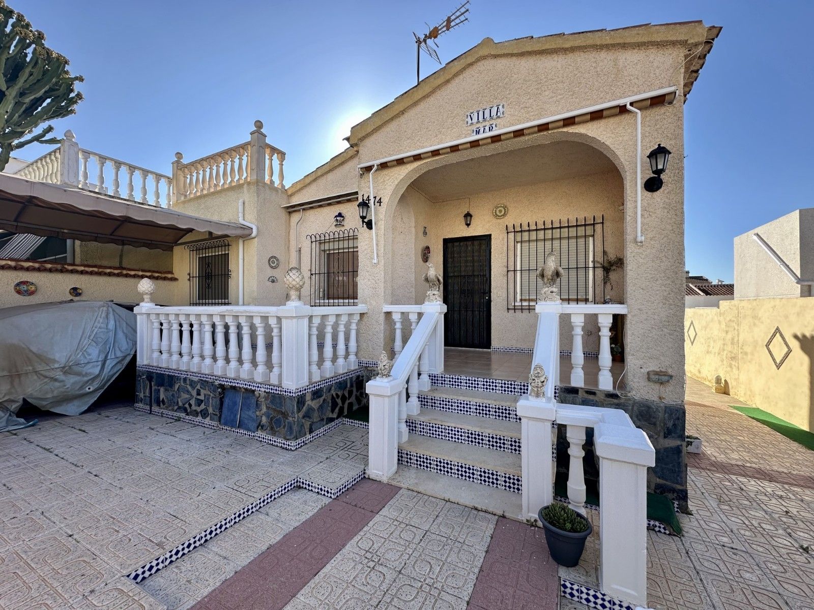 Exterior view of House or chalet for sale in San Fulgencio  with Air Conditioner, Heating and Furnished