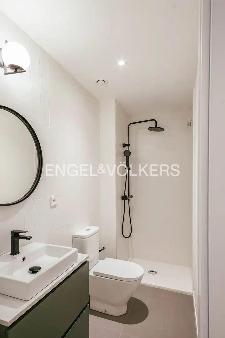 Baño de Piso en venta en Barcelona con Aire acondicionado, Calefacción y Terraza