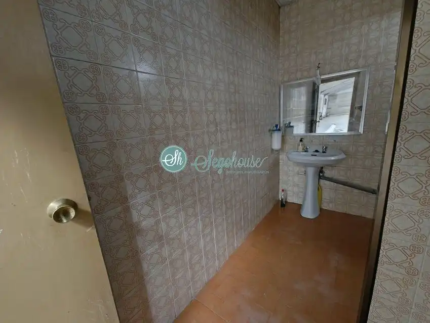Badezimmer von Fabrikhallen zur Miete in Segovia