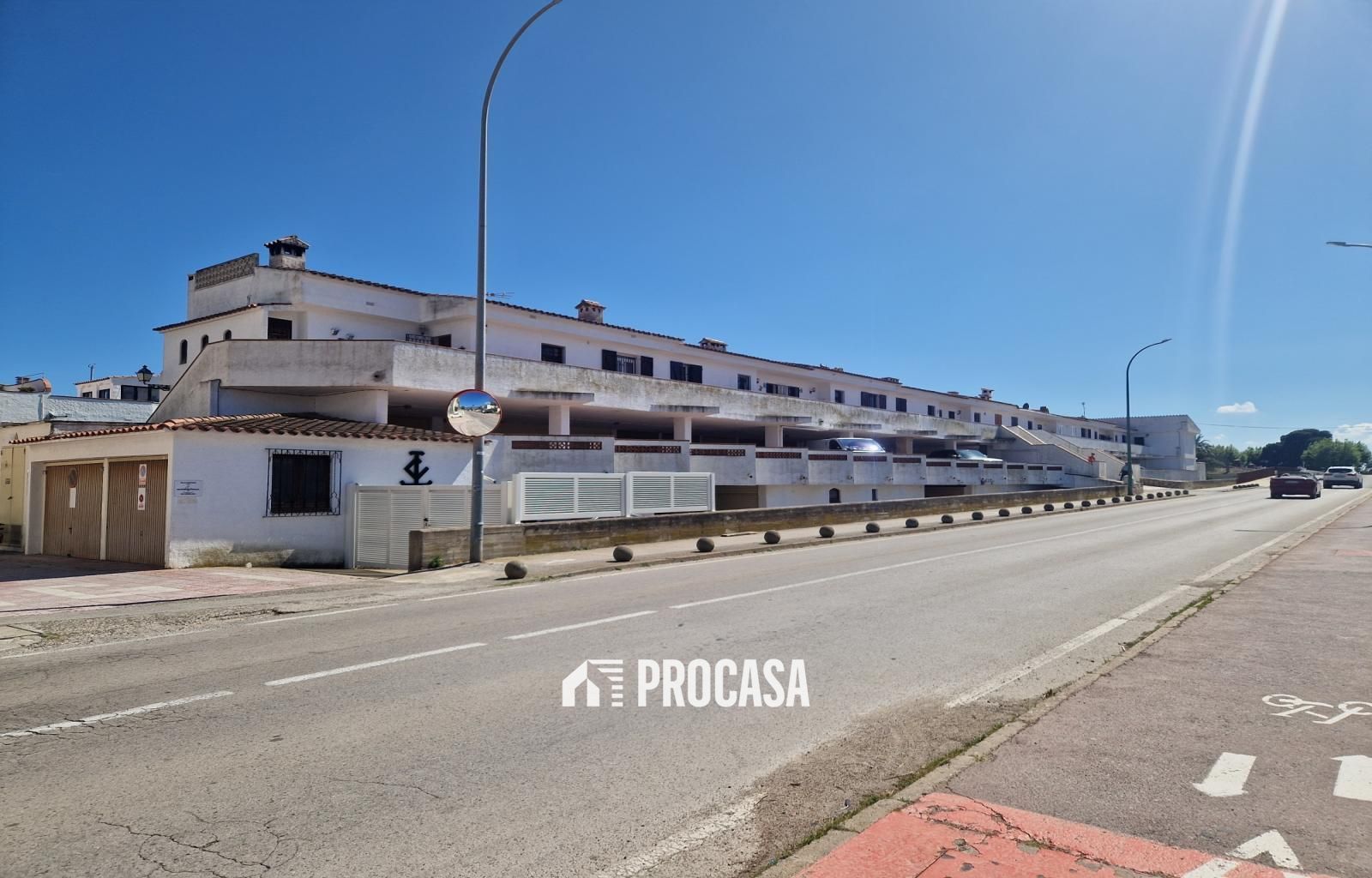 Vista exterior de Garatge en venda en Empuriabrava