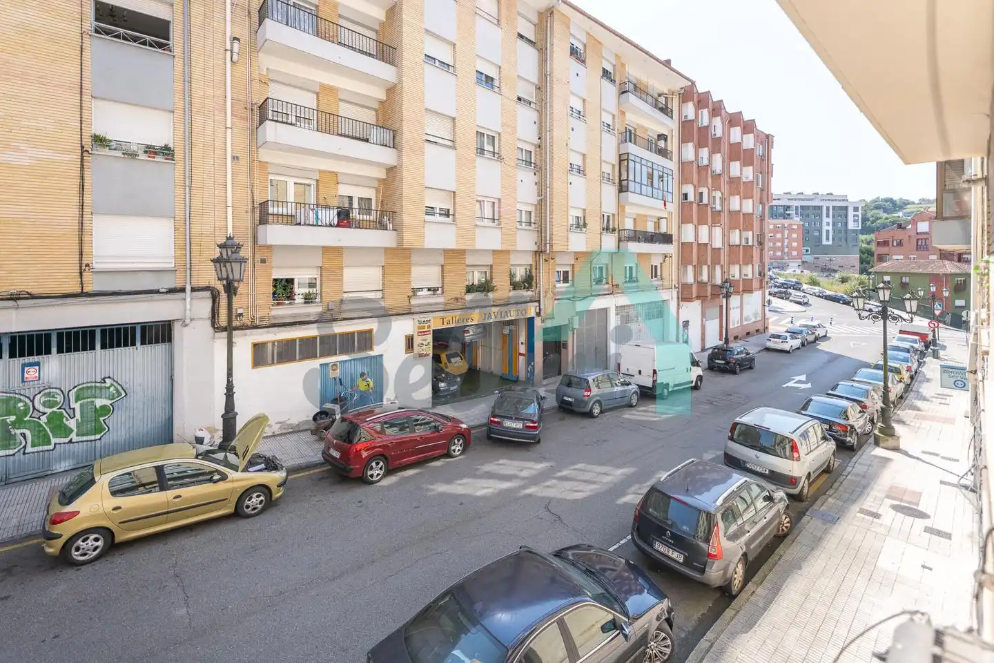 Vista exterior de Pis de lloguer en Oviedo  amb Calefacció, Parquet i Moblat