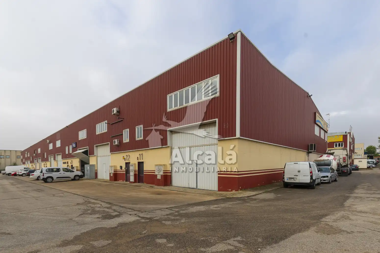 Exterior view of Industrial buildings for sale in Daganzo de Arriba, Madrid