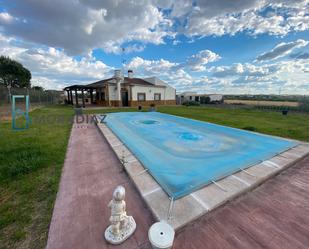 Swimming pool of House or chalet for sale in Don Benito  with Air Conditioner, Heating and Storage room