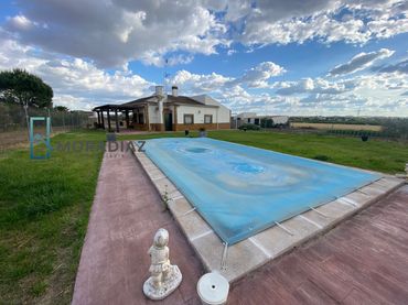 Villa con piscina in vendita a Don Benito