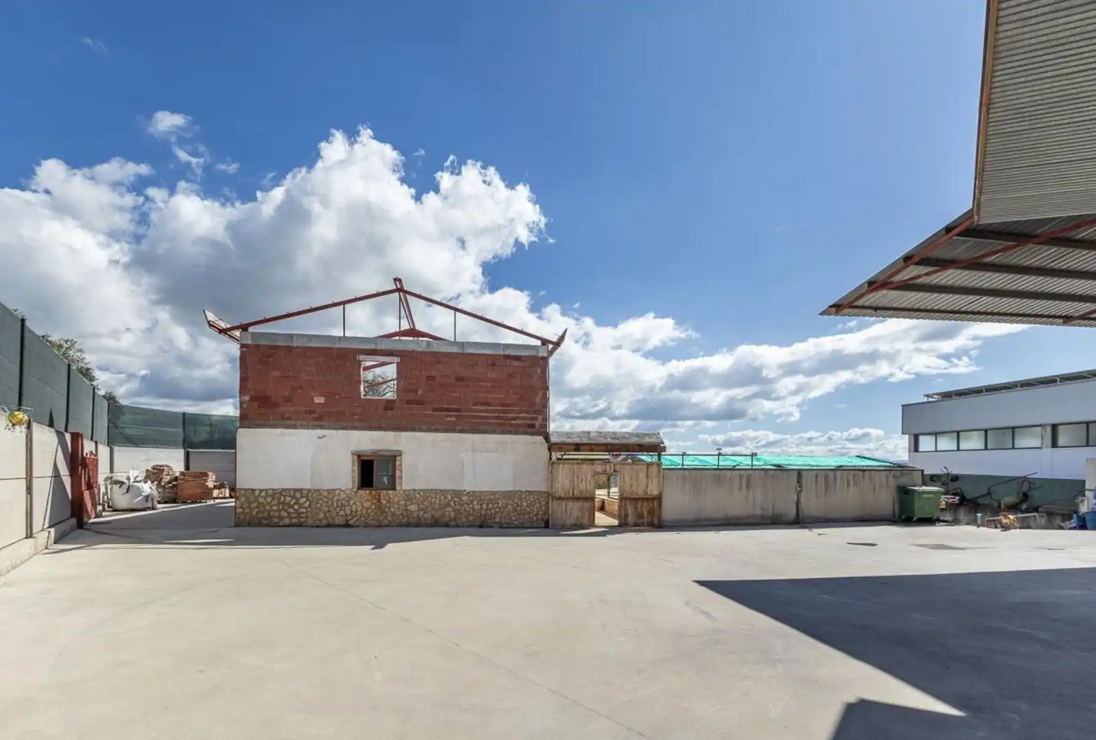 Vista exterior de Nau industrial en venda en Alcalá la Real amb Alarma