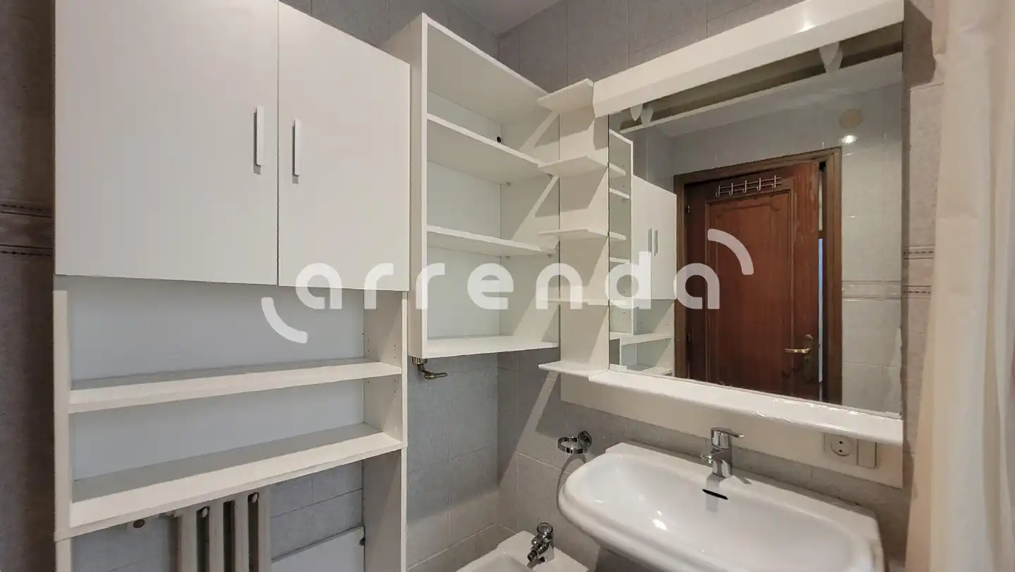 Bathroom of Flat for rent in Madrid  with Heating and Parquet flooring