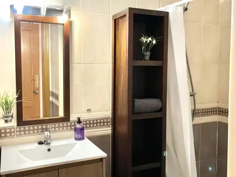 Badezimmer von Maisonette zur Miete in  Valencia Capital mit Klimaanlage und Balkon