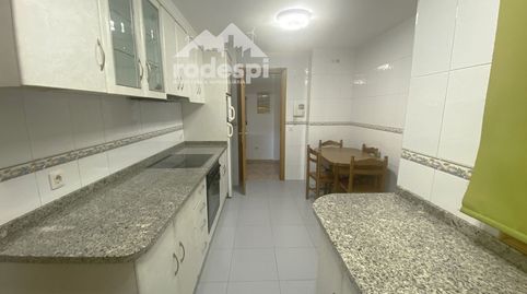 Foto 2 de Piso de alquiler en Rosalía de Castro, A Cañiza , Pontevedra
