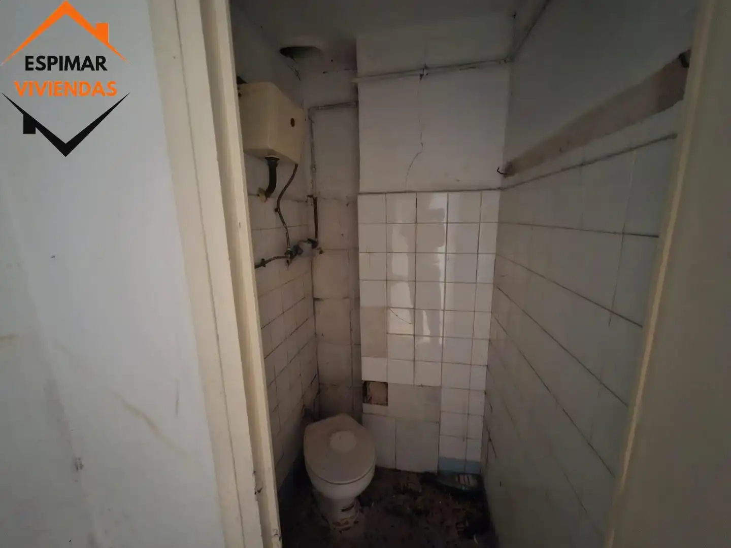 Baño de Local en venta en Zaragoza