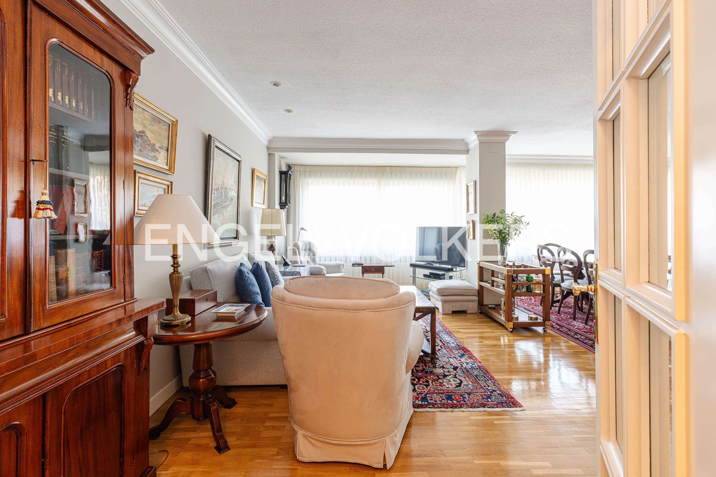 Sala de estar de Piso en venta en  Madrid Capital con Calefacción, Jardín privado y Parquet