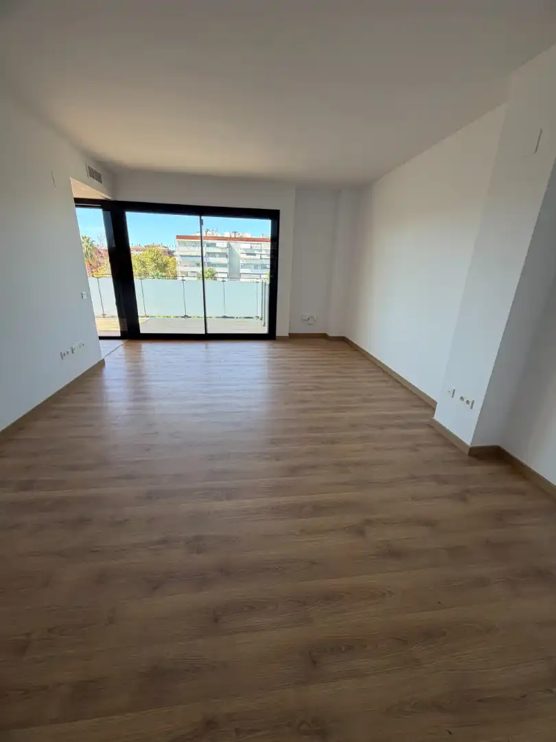 Piso con terraza en alquiler en Avinguda de Salvador Vilaseca