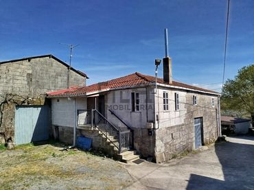 Casa amb jardí en venda a Carballedo