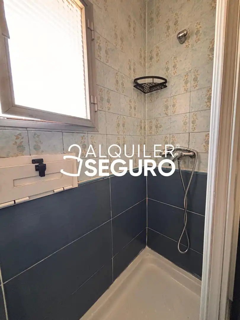 Badezimmer von Wohnung zur Miete in Madrid mit Klimaanlage, Heizung und Möbliert