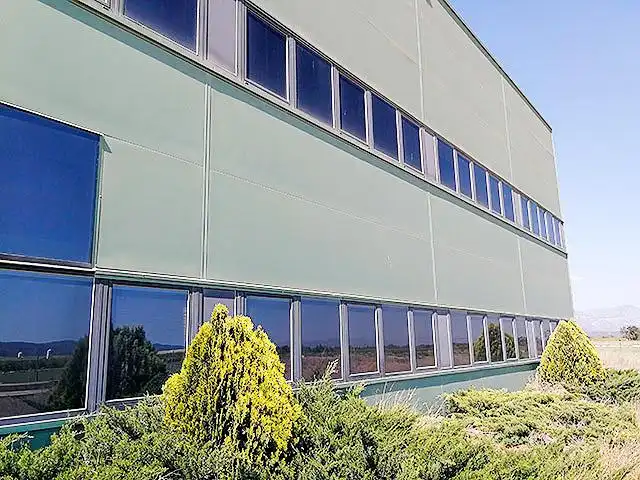 Vista exterior de Nau industrial en venda en Ulldecona
