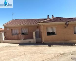 Vista exterior de Casa adosada en venda en Casas de Lázaro amb Terrassa i Balcó