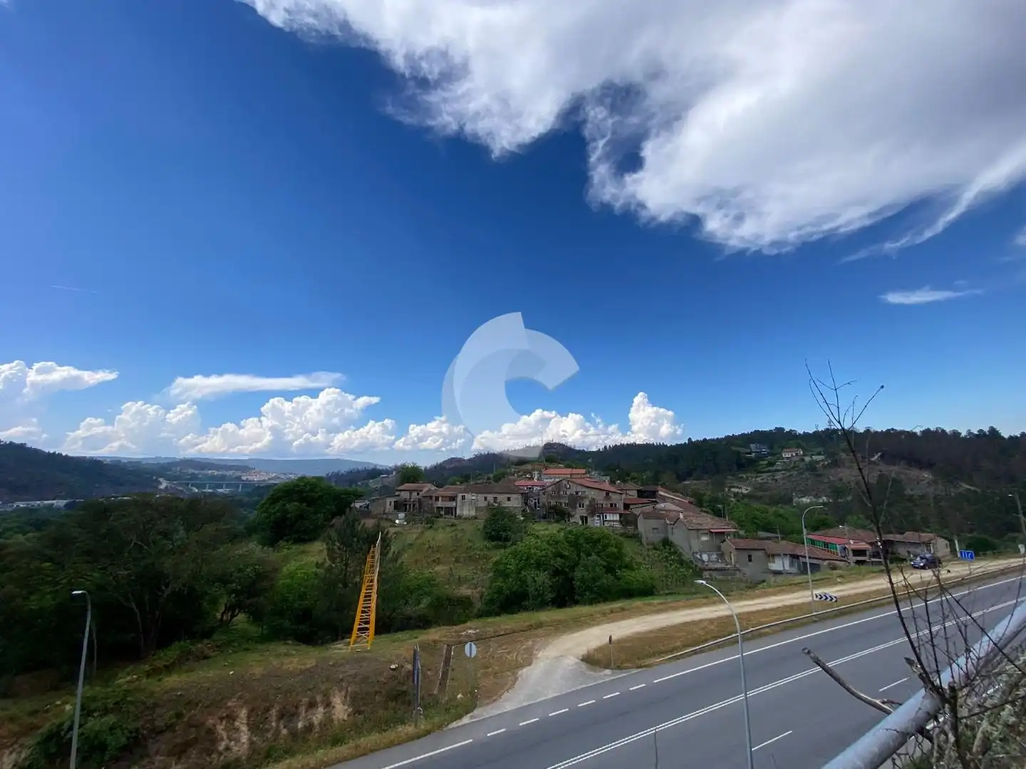 Vista exterior de Casa o xalet en venda en San Cibrao das Viñas amb Calefacció, Jardí privat i Parquet