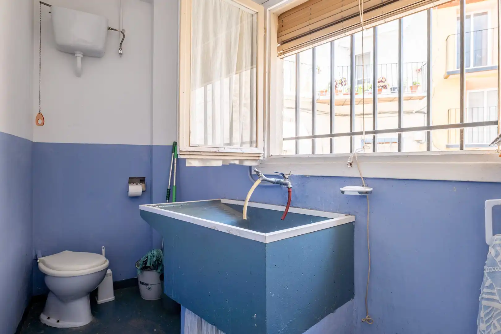 Baño de Casa o chalet en venta en Almonacid de la Sierra con Calefacción y Amueblado