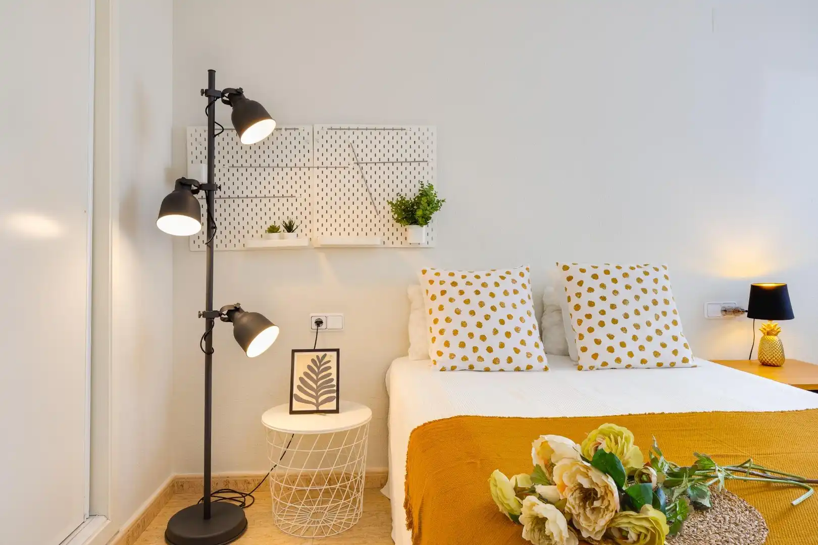 Dormitori de Apartament en venda en Torrevieja amb Aire condicionat, Terrassa i Moblat
