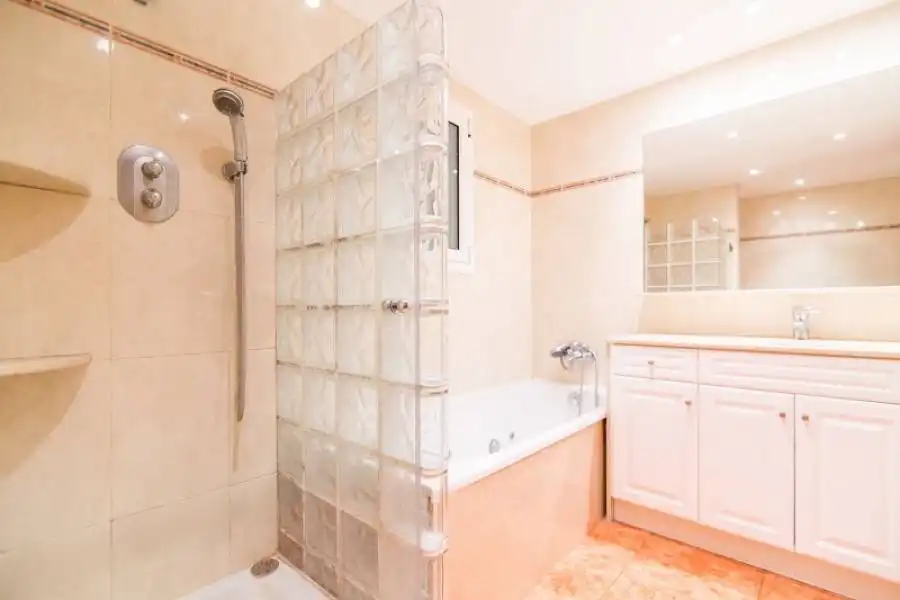 Baño de Piso en venta en Barcelona con Calefacción y Parquet