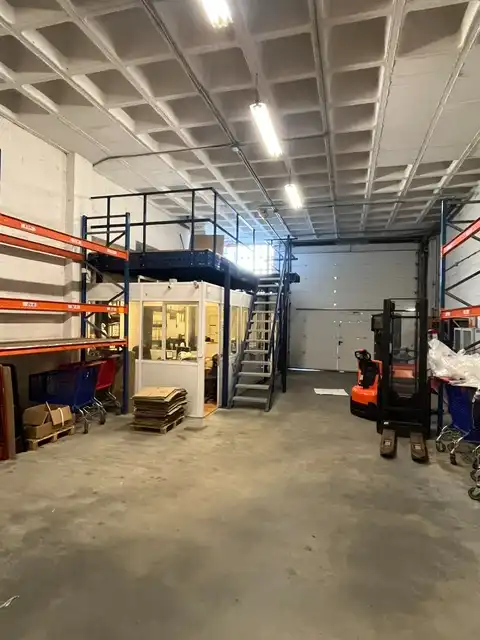 Fabrikhallen zur Miete in Santa Cruz de Bezana mit Alarm