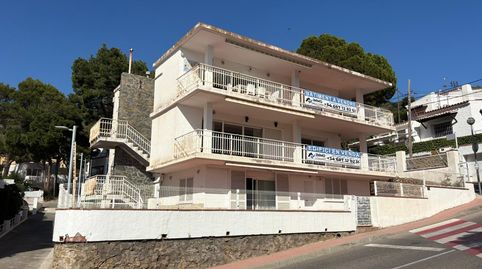 Edificio con terreno a primera linia de mar en Canyelles