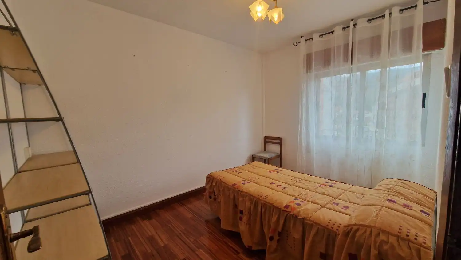 Schlafzimmer von Wohnung zum Verkauf in Cartes mit Heizung