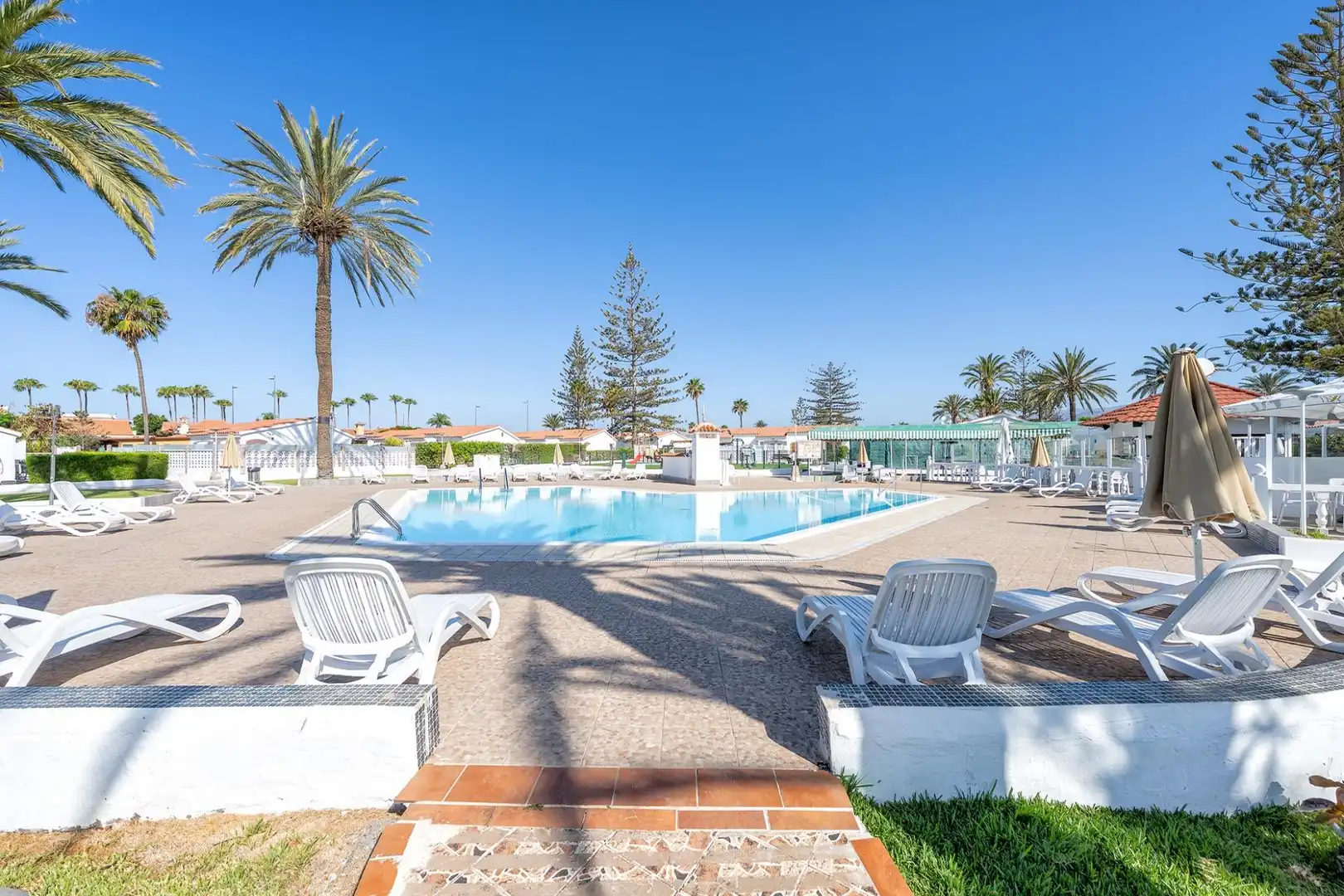 Piscina de Casa adosada en venta en San Bartolomé de Tirajana con Terraza, Amueblado y Piscina comunitaria