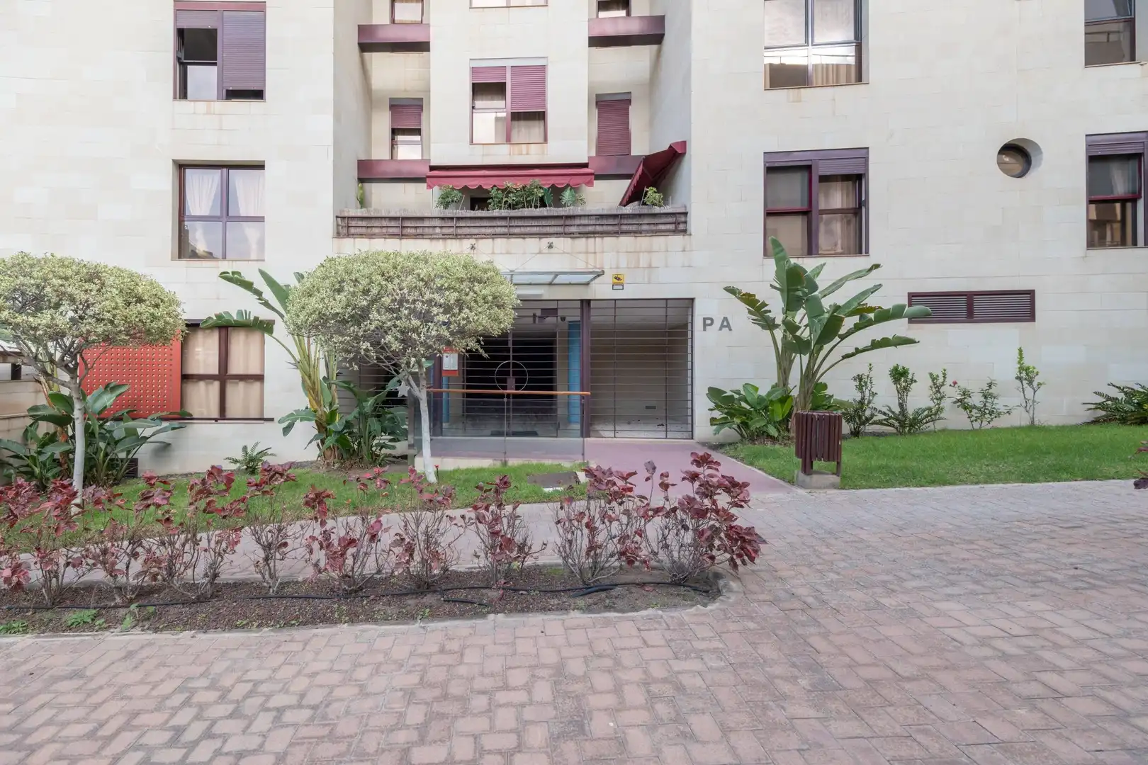 Vista exterior de Pis en venda en Las Palmas de Gran Canaria amb Jardí privat i Traster