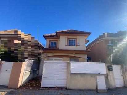 Exterior view of Single-family semi-detached for sale in Villanueva de la Cañada