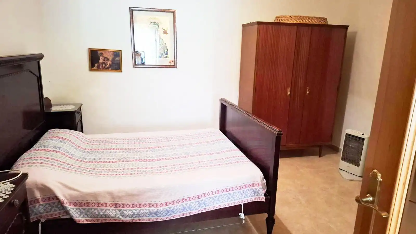 Habitación de Casa o chalet en venta en Barrax con Calefacción, Terraza y Trastero
