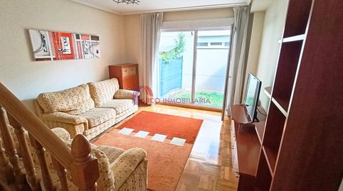 Foto 3 de Casa adosada en venta en Los Nogales, Villatoro, Burgos Capital