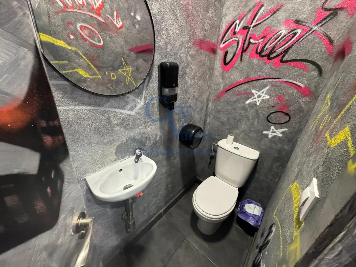 Bathroom of Commercial properties for rent in Dos Hermanas  with Air Conditioner