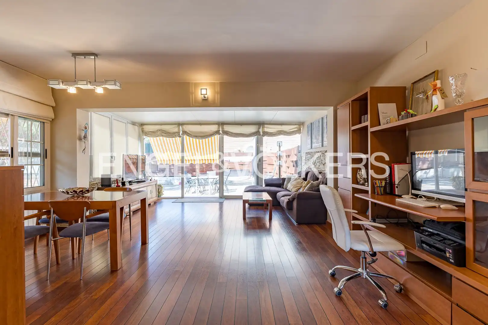 Sala d'estar de Casa o xalet en venda en Gavà amb Calefacció, Jardí privat i Terrassa